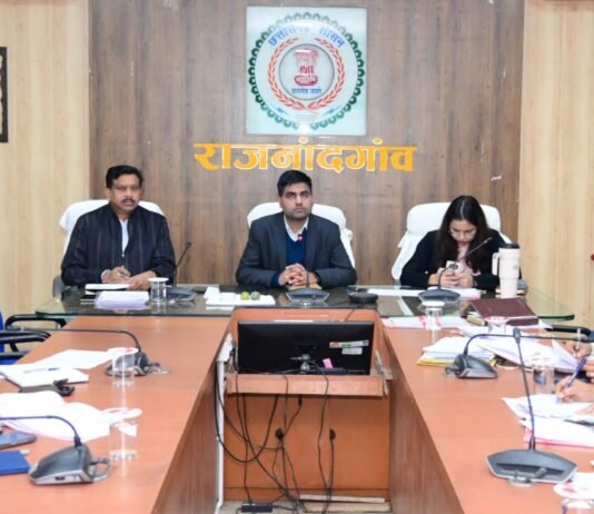 राजनांदगांव: जनसामान्य के साथ अच्छा व्यवहार रखें और समस्याओं का संवेदनशीलतपूर्वक करें निराकरण कलेक्टर…