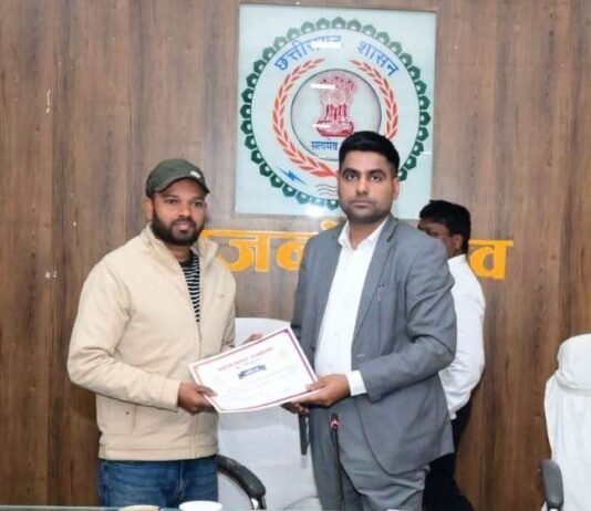 राजनांदगांव: कलेक्टर ने धान खरीदी के मद्देनजर ग्रामीण कृषि विस्तार अधिकारियों पटवारियों समिति प्रबंधकों एवं डाटा एण्ट्री ऑपरेटर की ली बैठक…