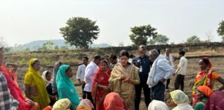 राजनांदगांव: जंगलपुर में मनरेगा बचाओ संग्राम के तहत मजदूरों से मिलीं विधायक हर्षिता स्वामी बघेल…