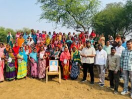 राजनांदगांव: कांग्रेस नेता मजदूरों के साथ उतरे कार्यस्थल पर, खुद चलाया फावड़ा…