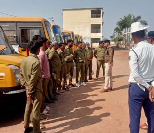 खैरागढ़:जागरूकता शिविर लगाकर माइल स्टोन स्कूल खैरागढ़ के बस चालकों व परिचालकों को किया गया सचेत व जागरूक…