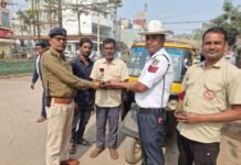 राजनांदगांव: यातायात पुलिस द्वारा सड़क सुरक्षा माह में सारथी दिवस का आयोजन ,वाहन चालकों को सम्मानित किया गया…