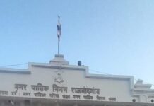 राजनांदगांव: गणतंत्र दिवस के अवसर पर नगर निगम में निगम अध्यक्ष पारस वर्मा ने किया ध्वजारोहण…