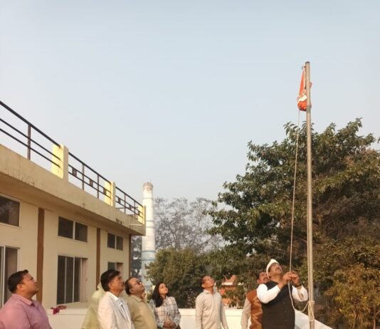 राजनांदगांव: आयुक्त अतुल विश्वकर्मा ने किया मोहारा जल संयंत्र गृह में ध्वजारोहण…