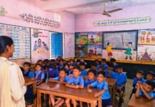 राजनांदगांव रक्षा टीम द्वारा विद्यार्थियों को गुड टच एवं बेड टच व डिजिटल सुरक्षा की दी गई जानकारी…