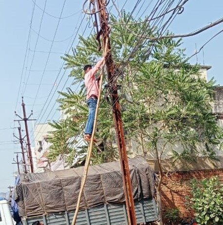 डोंगरगांव: अभियान चलाकर डोंगरगांव गैंदाटोला एवं कुमरदा क्षेत्र में 468 बकायादारों के काटे गए बिजली कनेक्शन मौके पर 482 बकायेदार उपभोक्ताओं ने 12 लाख 11 हजार रुपये का किया भुगतान…