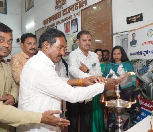 राजनांदगांव: नगर निगम के टाउन हॉल में बिजली विभाग का रजत उत्सव कार्यक्रम सम्पन्न, आदर्श उपभोक्ताओं का किया गया सम्मान…