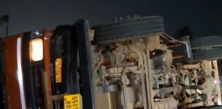 рд░рд╛рдЬрдирд╛рдВрджрдЧрд╛рдВрд╡ рдиреЗрд╢рдирд▓ рд╣рд╛рдИрд╡реЗ рдкрд░ рдмрдбрд╝рд╛ рд╣рд╛рджрд╕рд╛, рддреЗрд▓ рдЯреАрдкрд╛ рд╕реЗ рднрд░реА рдЧрд╛рдбрд╝реА рдкрд▓рдЯреА, рдЪрд╛рд▓рдХ рдЧрдВрднреАрд░ рд░реВрдк рд╕реЗ рдШрд╛рдпрд▓тАж