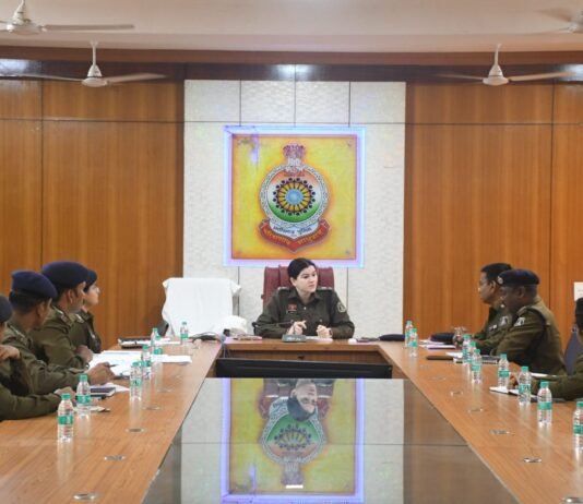 राजनांदगांव : राजनांदगांव में एसपी अंकिता शर्मा ने ली क्राइम मीटिंग, अपराध नियंत्रण पर सख्त निर्देश…