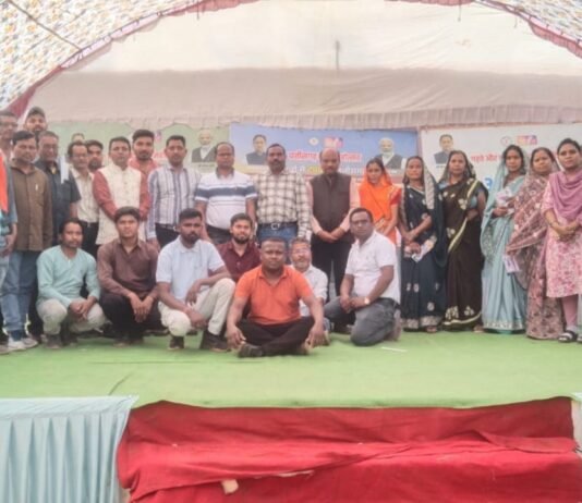 राजनांदगांव: तुमड़ीबोड़ में छत्तीसगढ़ रजत जयंती समारोह, हितग्राहियों को मिला लाभ, विद्युत वितरण कंपनी ने योजनाओं की जानकारी देकर प्रमाण पत्र वितरित किए…