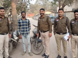 рд░рд╛рдЬрдирд╛рдВрджрдЧрд╛рдВрд╡: рдЧреЛрдВрджрд┐рдпрд╛ рд╕реЗ рдкрдХрдбрд╝рд╛ рдЧрдпрд╛ рдмрд╛рдЗрдХ рдЪреЛрд░, рдкрд╛рдВрдЪ рдЪреЛрд░реА рдХреА рдореЛрдЯрд░рд╕рд╛рдЗрдХрд┐рд▓реЗрдВ рдмрд░рд╛рдордж…