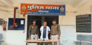 राजनांदगांव: कपड़ा प्रेस दुकान में सट्टा लिखते सटोरिया रंगे हाथों गिरफ्तार…