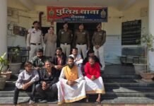 राजनांदगांव : गांजा पीते 8 नशेड़ी गिरफ्तार, 100 ग्राम गांजा व सामान जप्त…