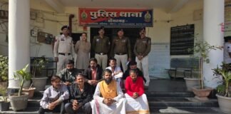 राजनांदगांव : गांजा पीते 8 नशेड़ी गिरफ्तार, 100 ग्राम गांजा व सामान जप्त…