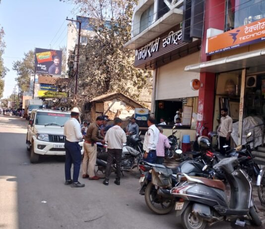 राजनांदगांव : नो-पार्किंग में खड़े 81 वाहनों पर यातायात पुलिस की कार्रवाई…