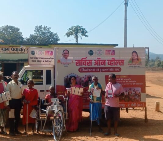 मोहला: जिले के अंतिम छोर बोड़ेगाँव पहुँचा ‘सर्विस ऑन व्हील्स’ सेवा रथ, 137 हितग्राहियों को मिला लाभ…