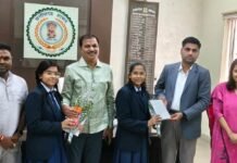 राजनांदगांव: महापौर एवं कलेक्टर से परीक्षा पे चर्चा कार्यक्रम में शामिल छात्रा पूनम साहू एवं नम्रता रजक ने की मुलाकात…