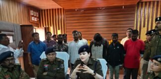 рд░рд╛рдЬрдирд╛рдВрджрдЧрд╛рдВрд╡: рдкрд┐рд╕реНрдЯрд▓ рдФрд░ рдХрдЯреНрдЯрд╛ рджрд┐рдЦрд╛рдХрд░ рджрд╣рд╢рдд рдлреИрд▓рд╛рдиреЗ рд╡рд╛рд▓реЗ рд╕рд╛рдд рдЖрд░реЛрдкреА рдЧрд┐рд░рдлреНрддрд╛рд░, 2 рдкрд┐рд╕реНрдЯрд▓ рд╡ 2 рджреЗрд╢реА рдХрдЯреНрдЯрд╛ рдмрд░рд╛рдордж…