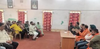 рд░рд╛рдЬрдирд╛рдВрджрдЧрд╛рдВрд╡: рджреЛ рдорд╛рд╣ рдХрд╛ рд╡реЗрддрди рджреЗрдиреЗ рдХреЗ рд╕рд╛рде рд╕реМрд╣рд╛рджреНрд░рдкреВрд░реНрдг рд╡рд╛рддрд╛рд╡рд░рдг рдореЗрдВ рд╣рдбрд╝рддрд╛рд▓ рдХреА рд╕рдорд╛рдкреНрддрд┐…