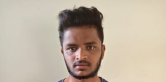 рд░рд╛рдЬрдирд╛рдВрджрдЧрд╛рдВрд╡: рдорд╣рд╛рд╢рд┐рд╡рд░рд╛рддреНрд░рд┐ рдкрд░ рдордЯрди рд╡рд┐рдХреНрд░рдп рдХрд░рддреЗ рдпреБрд╡рдХ рдкрд░ рдкреБрд▓рд┐рд╕ рдХреА рдХрд╛рд░реНрд░рд╡рд╛рдИ…