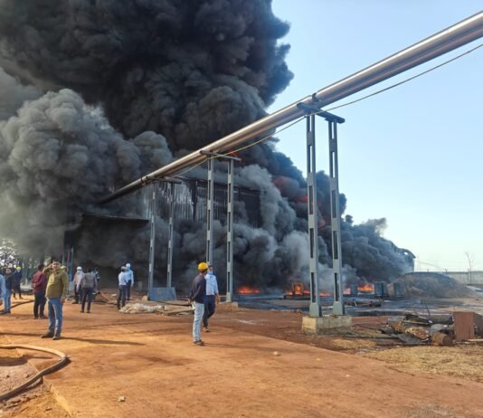 рд░рд╛рдЬрдирд╛рдВрджрдЧрд╛рдВрд╡ : рдЬрдпрд╛ рдХреЗрдорд┐рдХрд▓реНрд╕ рдкреНрд░рд╛рдИрд╡реЗрдЯ рд▓рд┐рдорд┐рдЯреЗрдб рдореЗрдВ рдЙрджреНрдпреЛрдЧ рдХреЗ рдПрдиреНрдереНрд░рд╛рдХреНрдпреВрдиреЙрди рдкрд╛рд╡рдбрд░ рд╕реНрдЯреЛрд░реЗрдЬ рд╕реЗрдХреНрд╢рди рдореЗрдВ рдФрджреНрдпреЛрдЧрд┐рдХ рджреБрд░реНрдШрдЯрдирд╛ рд╡ рдЖрдЧрдЬрдиреА рдкрд░ рдХрд╛рдмреВ рдкрд╛рдпрд╛ рдЧрдпрд╛…