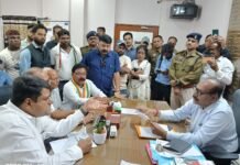 राजनांदगांव: फीस के लिए छात्रों का परीक्षा प्रवेश पत्र रोके जाने पर कांग्रेस का विरोध, डीईओ कार्यालय घेरा, तत्काल आदेश जारी…