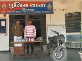 राजनांदगांव: डोंगरगढ़ में अवैध शराब परिवहन पर पुलिस की कार्रवाई, 6.120 बल्क लीटर शराब व बाइक जब्त…