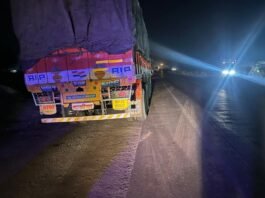 राजनांदगांव: राष्ट्रीय राजमार्ग में सड़क किनारे अवैध रूप से खड़ी वाहनों पर यातायात पुलिस की कार्यवाही…