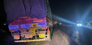 राजनांदगांव: राष्ट्रीय राजमार्ग में सड़क किनारे अवैध रूप से खड़ी वाहनों पर यातायात पुलिस की कार्यवाही…