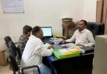 राजनांदगांव: बिजली विभाग के सहायक अभियंता से मिले कांग्रेस नेता आसिफ अली…