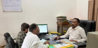 राजनांदगांव: बिजली विभाग के सहायक अभियंता से मिले कांग्रेस नेता आसिफ अली…