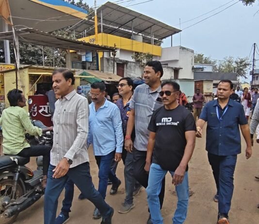 राजनांदगांव: वार्ड विजिट के दौरान महापौर मधुसूदन यादव चिखली में सर्व समाज मांगलिक भवन एवं रमन बाजार क्षेत्र का किया निरीक्षण…