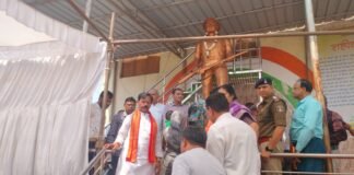 рд░рд╛рдЬрдирд╛рдВрджрдЧрд╛рдВрд╡ : рд╢рд╣реАрдж рд╕рдВрджреАрдк рдпрджреБ рдХреЗ рд╢рд╣рд╛рджрдд рджрд┐рд╡рд╕ рдкрд░ рдорд╣рд╛рдкреМрд░ рд╕рд╣рд┐рдд рдЬрди рдкреНрд░рддрд┐рдирд┐рдзрд┐рдпреЛ рдиреЗ рдЙрдирдХреА рдкреНрд░рддрд┐рдорд╛ рдореЗрдВ рдорд╛рд▓реНрдпрд╛рд░реНрдкрдг рдХрд░ рджреА рд╢реНрд░рджреНрдзрд╛рдВрдЬрд▓реА…