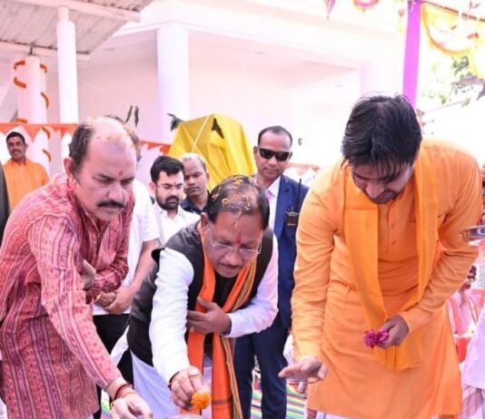 रायपुर : नीलकंठेश्वर महादेव मंदिर के प्राण-प्रतिष्ठा समारोह में मुख्यमंत्री विष्णु देव साय हुए शामिल…
