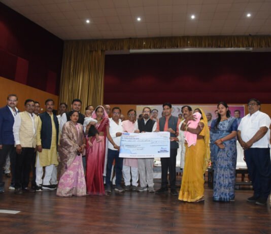 रायपुर : श्रम विभाग की कल्याणकारी योजनाओं का अधिक से अधिक लाभ लेने श्रमिक भाई -बहन बनें जागरूक- राजस्व मंत्री वर्मा…