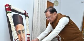 रायपुर : वीर सावरकर की पुण्यतिथि पर मुख्यमंत्री विष्णुदेव साय ने अर्पित की श्रद्धांजलि…