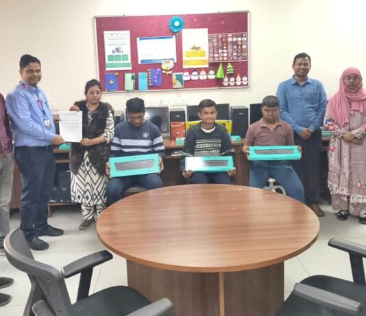 राजनांदगांव : एसबीआई द्वारा सीएसआर सहायता के रूप में सीआरसी के दिव्यांग बच्चों के लिए 6 नग कम्प्यूटर सिस्टम एवं 1 नग प्रिंटर किया गया प्रदान…