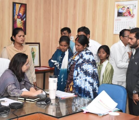 राजनांदगांव: स्वास्थ्य विभाग द्वारा फाइलेरिया जैसे गंभीर बीमारी से बचाव के लिए नागरिकों को खिलाई जा रही दवा…