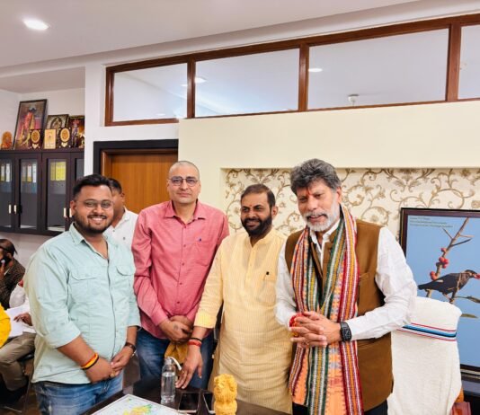 राजनांदगांव: औद्योगिक अधिनियम समाप्त होने से पहले दैनिक श्रमिकों का हो स्थाईकरण : राजेश कुमार सिन्हा…