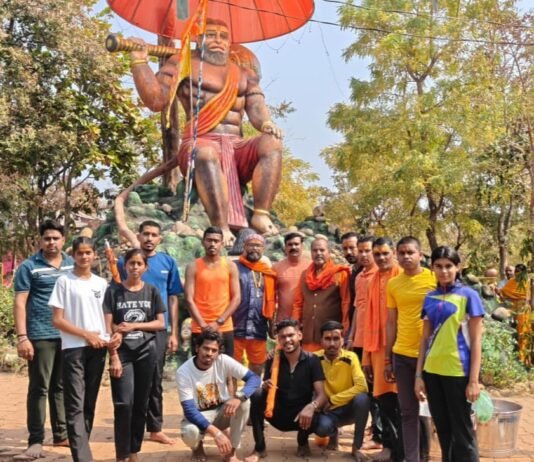 राजनांदगांव : डाकबम का मरसपोटा घाम ग्राम बधेरा मे हुआ भव्य स्वागत शिवरात्री पर्व पर लगभग 30 से 35 किलोमिटर दौडे डाक कांवरिया…