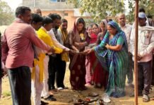 VISION TIMES:ग्राम पंचायत ढारा में यात्री प्रतीक्षालय एवं टीन शेड निर्माण कार्य का विधायक हर्षिता स्वामी बघेल ने किया भूमिपूजन…