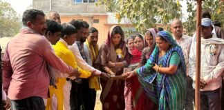 VISION TIMES:ग्राम पंचायत ढारा में यात्री प्रतीक्षालय एवं टीन शेड निर्माण कार्य का विधायक हर्षिता स्वामी बघेल ने किया भूमिपूजन…