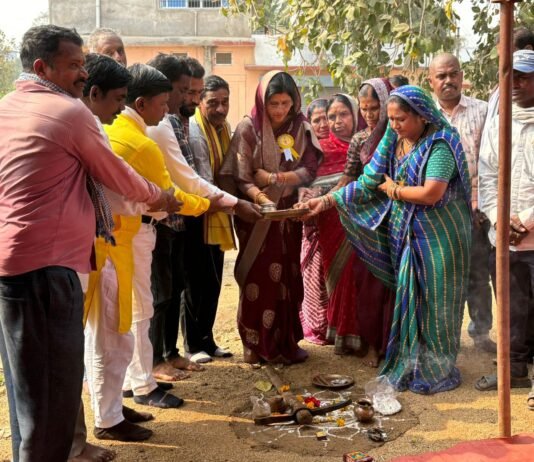 VISION TIMES:ग्राम पंचायत ढारा में यात्री प्रतीक्षालय एवं टीन शेड निर्माण कार्य का विधायक हर्षिता स्वामी बघेल ने किया भूमिपूजन…