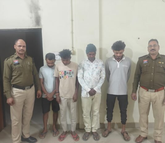 राजनांदगांव: सार्वजनिक स्थान पर शराब पीते चार युवक गिरफ्तार…