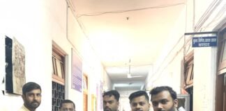 राजनांदगांव: बमनीभाटा हाई स्कूल में बेंच बेचे जाने की शिकायत पर प्रदेश कांग्रेस मीडिया पैनलिस्ट अभिमन्यु उदय मिश्रा सहित युवाओं ने जिला शिक्षा अधिकारी के नाम सौंपा ज्ञापन…