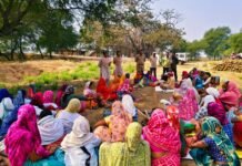 राजनांदगांव: रक्षा टीम द्वारा ग्राम ढोड़िया में महिला सुरक्षा जागरूकता कार्यक्रम आयोजित…