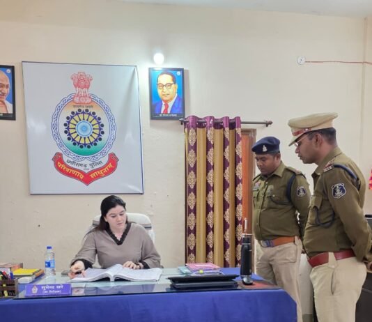 राजनांदगांव: पुलिस अधीक्षक अंकिता शर्मा द्वारा पुलिस चौकी मोहारा का औचक निरीक्षण…