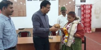 рд░рд╛рдЬрдирдВрд╛рджрдЧрд╛рдВрд╡: рдирд┐рдЧрдо рдореЗрдВ рд╕реНрд╡рд╛рд╕реНрдереНрдп рд╡рд┐рднрд╛рдЧ рдХреЗ 2 рдХрд░реНрдордЪрд╛рд░реА рд╣реБрдпреЗ рд╕реЗрд╡рд╛рдирд┐рд╡реГрддреНрдд, рджреА рдЧрдИ рднрд╛рд╡рдкреВрд░реНрд╡рдХ рдмрд┐рджрд╛рдИ…