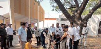 рд░рд╛рдЬрдирд╛рдВрджрдЧрд╛рдВрд╡: рджрд┐рдЧреНрд╡рд┐рдЬрдп рдХреНрд▓рдм рдПрдкреНрд░реЛрдЪ рд░реЛрдб рдПрд╡рдВ рдирд╛рд▓реА рдирд┐рд░реНрдорд╛рдг рдХреЗ рд▓рд┐рдП рдорд╣рд╛рдкреМрд░ рдиреЗ рдХрд┐рдпрд╛ рднреВрдорд┐рдкреВрдЬрди…