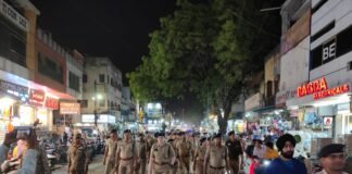 राजनांदगांव: होली पर्व को लेकर राजनांदगांव पुलिस का फ्लैग मार्च, 300 जवानों ने संभाली कमान…